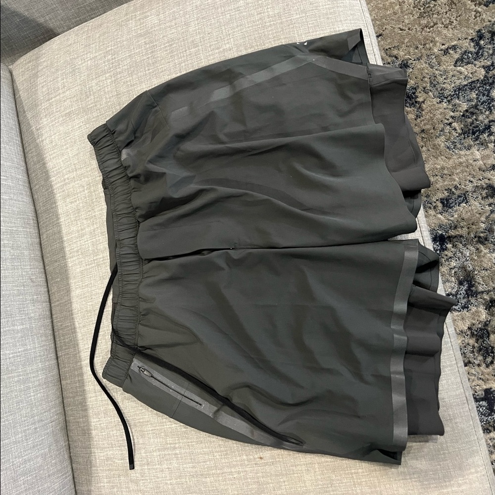 lululemon athletica Men's Athletic Shorts - Dark Gray
